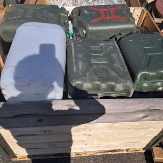 Partij jerrycans