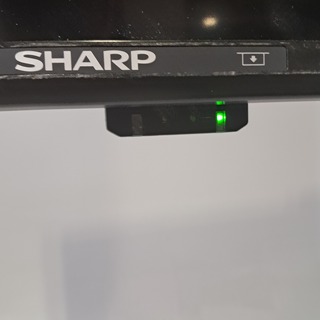 Monitor op stander, Sharp, PN-R703