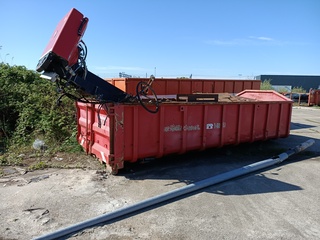 Haakarm afzetcontainer, Gevuld met oud ijzer