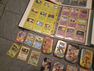 Grote Pokémon verzameling – o.a. vintage kaarten, mappen en tins