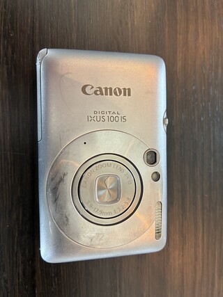 Vintage digitaal camera, Canon, Canon Digital IXUS 100 IS, Grijs / Chr