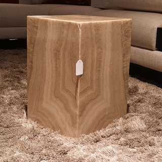 Zuil Raw Interiors, Onyx
