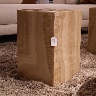 Zuil Raw Interiors, Onyx