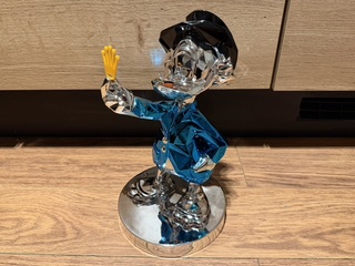 Dagobert Duck beeld, Lior24, Zilver/Blauw