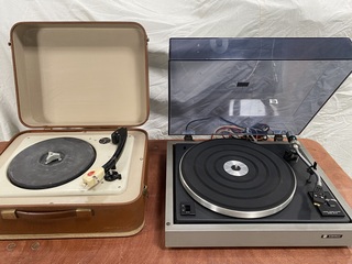 Grote partij Diverse audio apparatuur en langspeelplaten ivm beëindigi