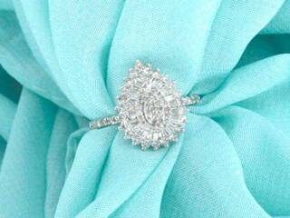 Witgouden entourage ring met natuurlijke diamanten