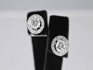 Witgouden natuurlijke diamanten entourage oorbellen van 1.50 carat
