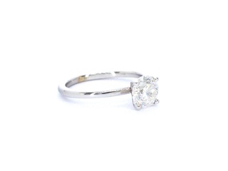 Gouden solitair ring met een briljant geslepen natuurlijke diamant (ge