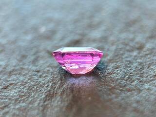 Roze saffier – 0.77 carat natuurlijke roze saffier