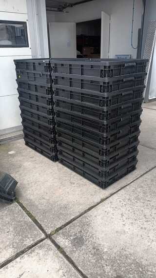 Ca. 20x Bak met deksel, ESD, Engels, Transporter, Zwart