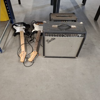 2x Gitaar en 2x  gitaar versterker , Behringer,  Phoenix, Fender