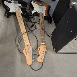 2x Gitaar en 2x  gitaar versterker , Behringer,  Phoenix, Fender