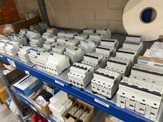Ca. 46x Diverse installatie automaten o.a. Hager, Eaton etc.