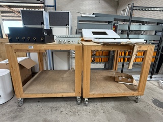 2x Verrijdbare plateauwagen
