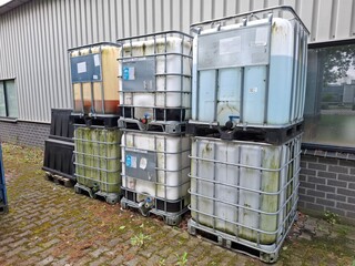 6x IBC container deels met inhoud