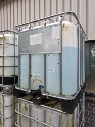 6x IBC container deels met inhoud
