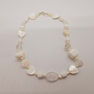 Collier witte jade, zoetwater parels, gepolijst parelmoer en kristalle