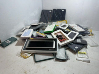 Partij telefoon- en tablet hoesjes en accessoires