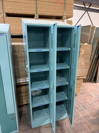 4x Locker, lichtblauw