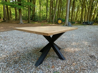 Tafel massief eiken met kruispoot
