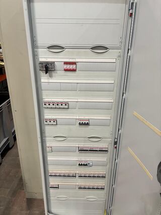 ABB …spanning kast met inhoud, ABB