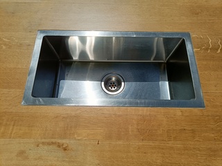 Bartafel met rvs ijsbak in het midden