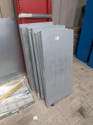 Stellingmateriaal met zwenkarm