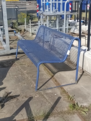 Metalen parkbank