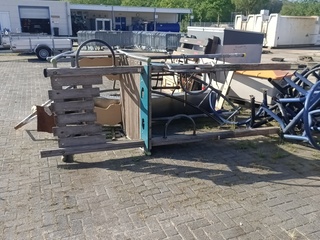 Speelhuis met attributen , Kompan