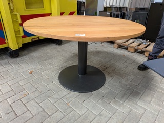 Ronde eiken tafel