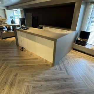 Verkoopbalie met wandkast, taupe/wit