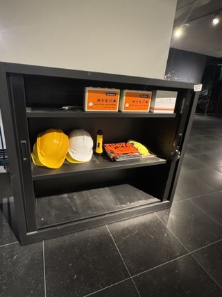 Roldeurkast met BHV en PBM materialen, zwart