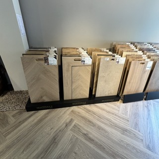 7x Display met vloerborden Monitinique en Mflor