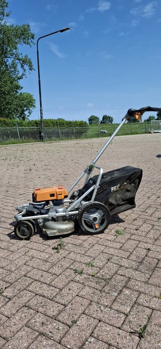 ( Locatie Wijk en Aalburg ) Accu grasmaaier, Pellenc, Rasion 2