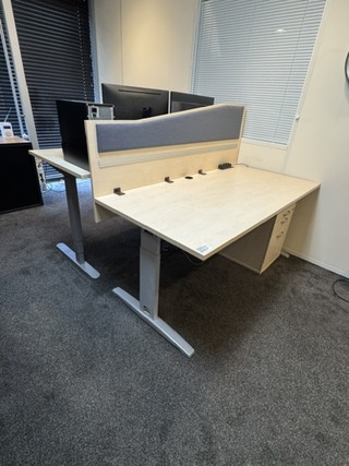 2x Bureau