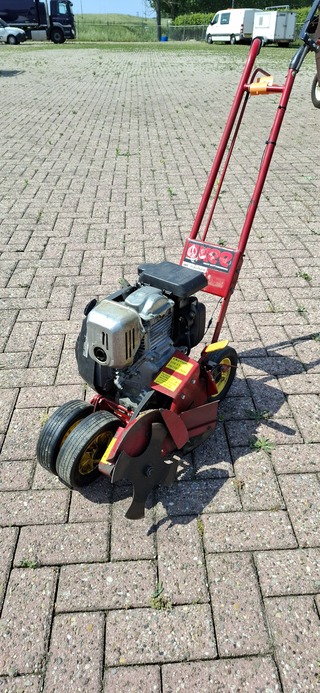 ( Locatie Wijk en Aalburg ) Kantensnijder, Kee / Trailmate