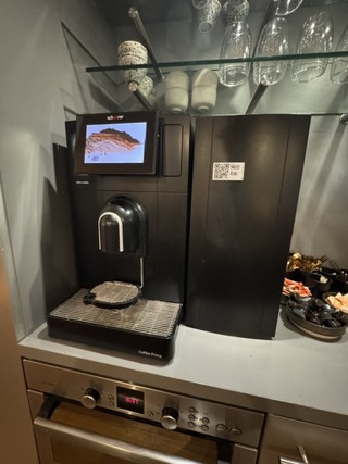 Koffiemachine Schaerer, met melkkoeler