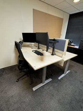 2x Bureau