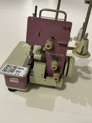 2x Lockmachine Bambina en Consew