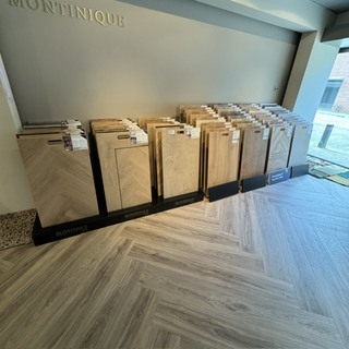 7x Display met vloerborden Monitinique en Mflor
