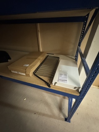 Tijdschriftenkast String, wit/zwart