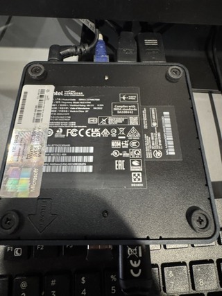 Kassa computer met monitor Intel, NUC11TNK
