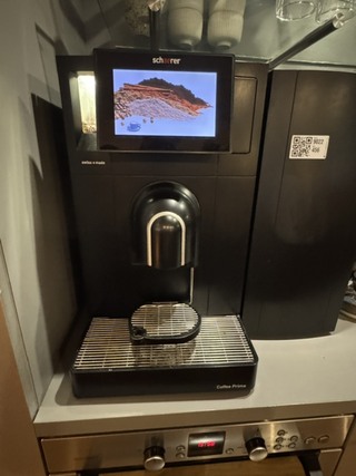 Koffiemachine Schaerer, met melkkoeler