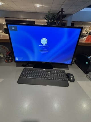 Computer met monitor Intel, NUC10FNH
