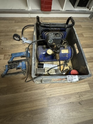 Compressor en 2x tacker Jun-Air, blauw
