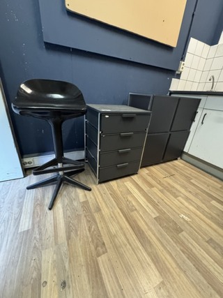 2x Kast en barkruk Kartell, zwart