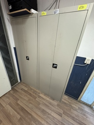 2x Archiefkast met gordijnrails onderdelen