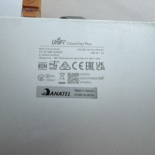 Switch en Cloud Key Plus Unifi