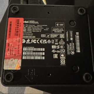 Computer met monitor Intel, NUC11TNH