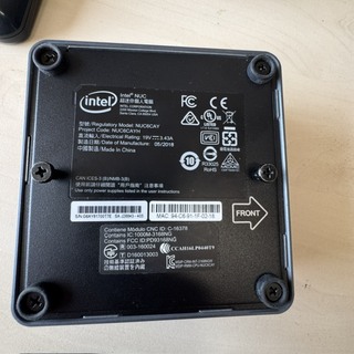 Computer met 2x monitor Intel Nuc, NUC6CAY